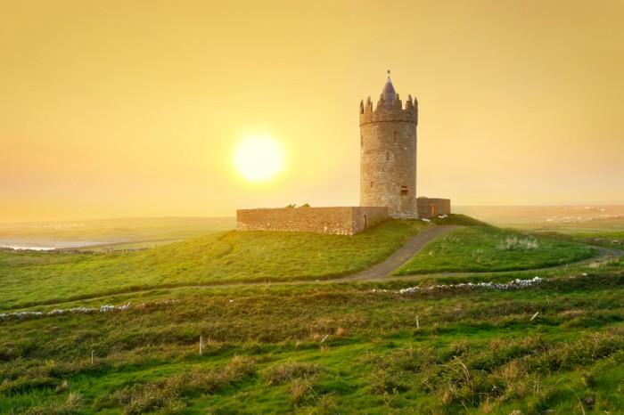 Château de Doonagore près de Doolin, comté de Clare, Irlande