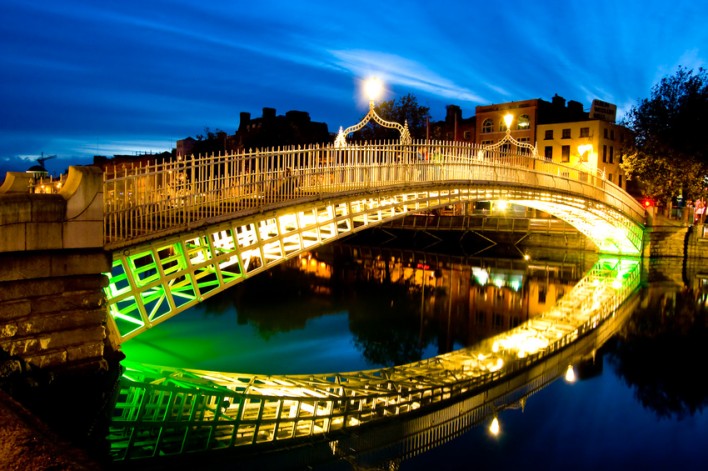 Ha'penny Bridge, río Liffey, Dublín